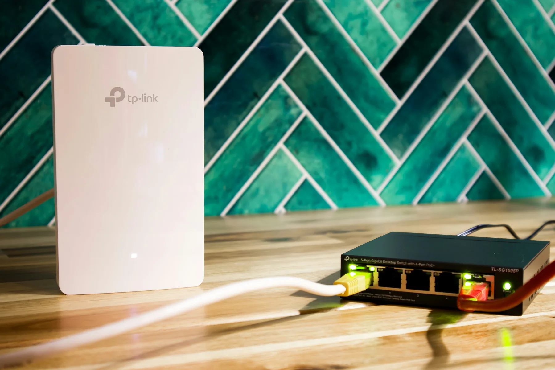 ทำไมออฟฟิศและ SME ควรแยก VLAN Network สำหรับพนักงานและ Guest WiFi
